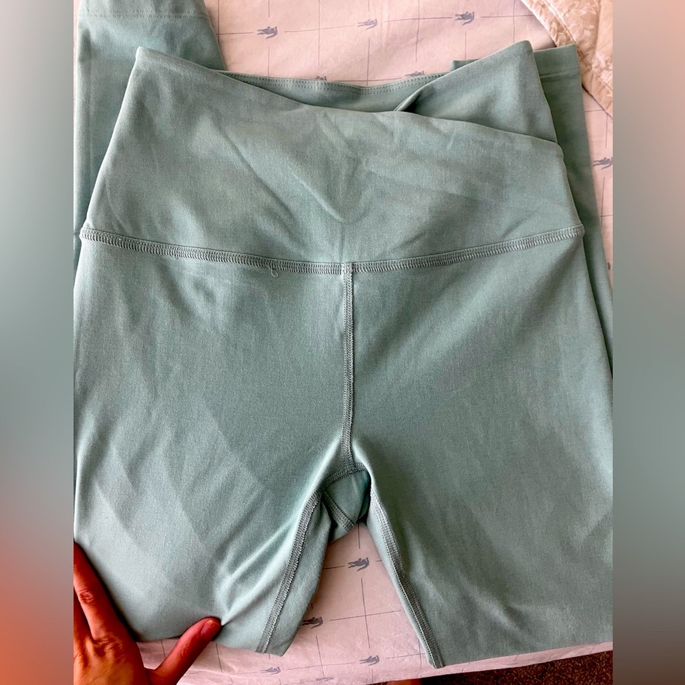 Beyond yoga High-Waisted Green workout Leggings